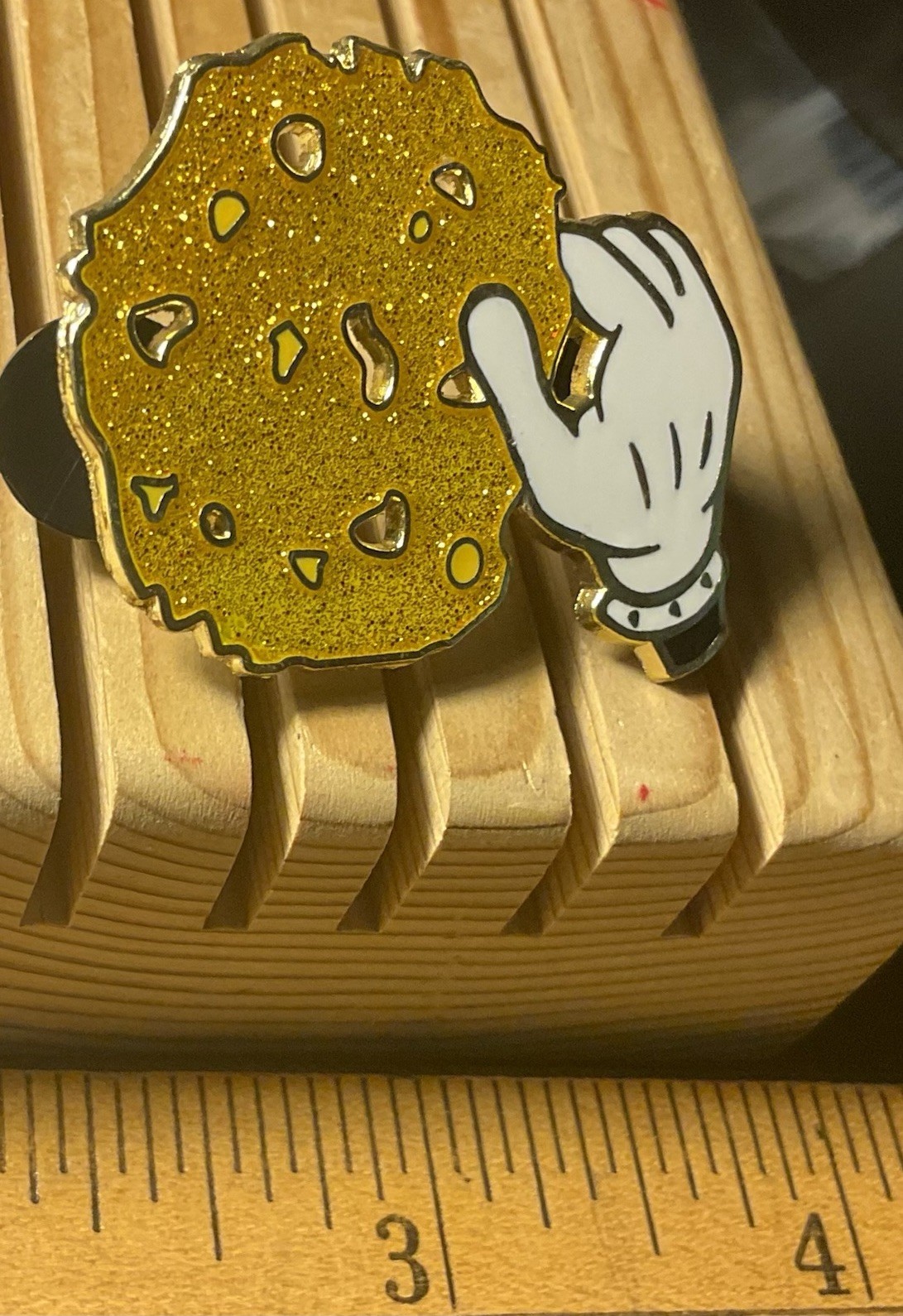Slab dab dabbing 710 shatter concentrate enamel lapel hat pin Mickey Hand Honey