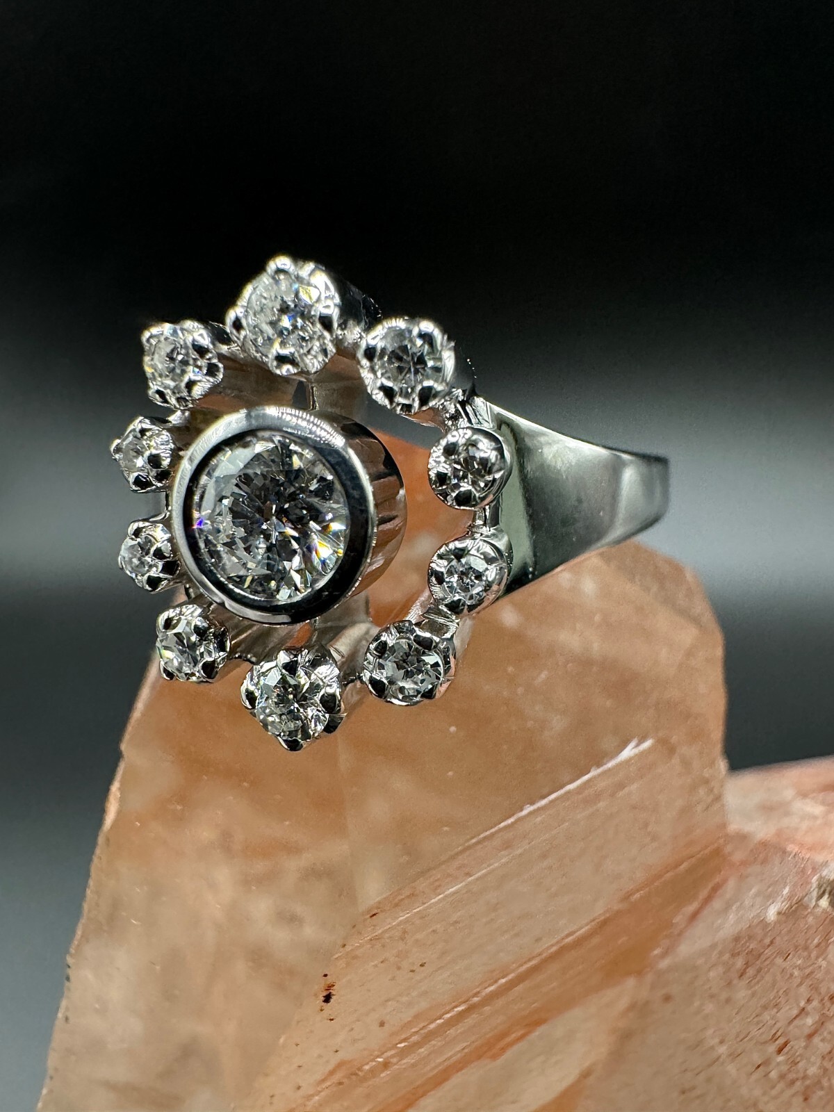 Vintage 18ct (750) White Gold Ring with Fine Diamonds