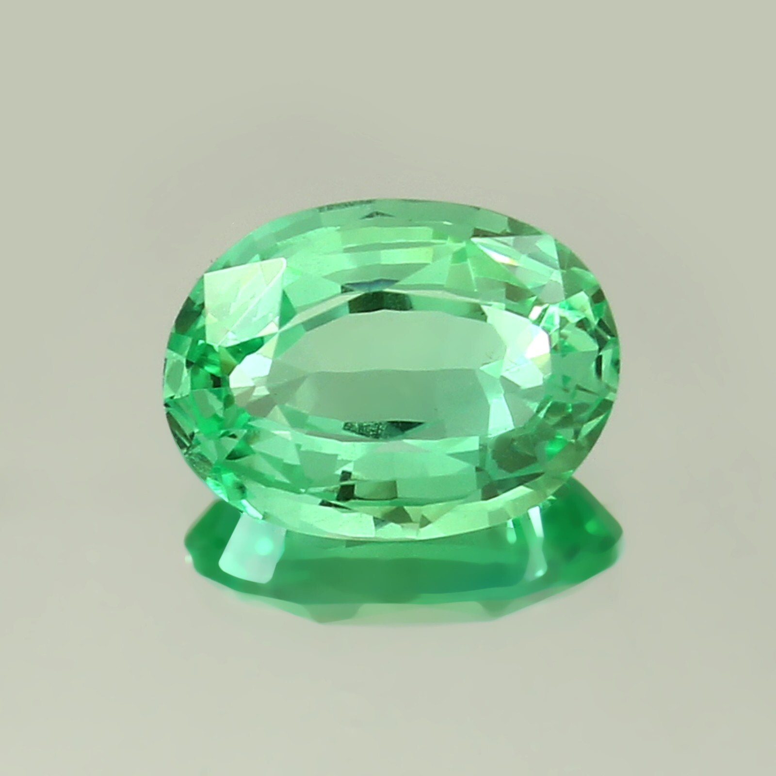 AAA Natural Flawless Ceylon Green Sapphire Loose Oval Gemstone Cut 3.25 CT