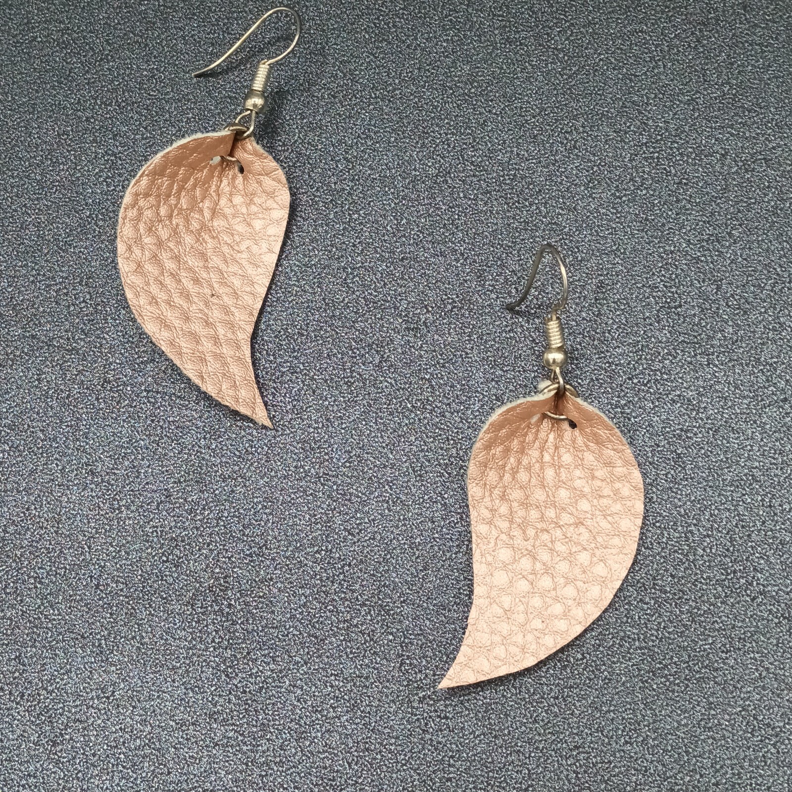Pierced Earrings Silver tone Pink Faux Leather Felt Dangle 1 5/8″