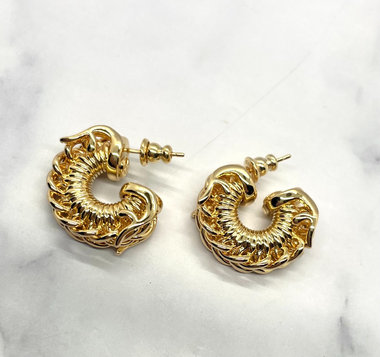 FENDI Filo Gold Tone Hoop Earrings – Pre owned / LY5882