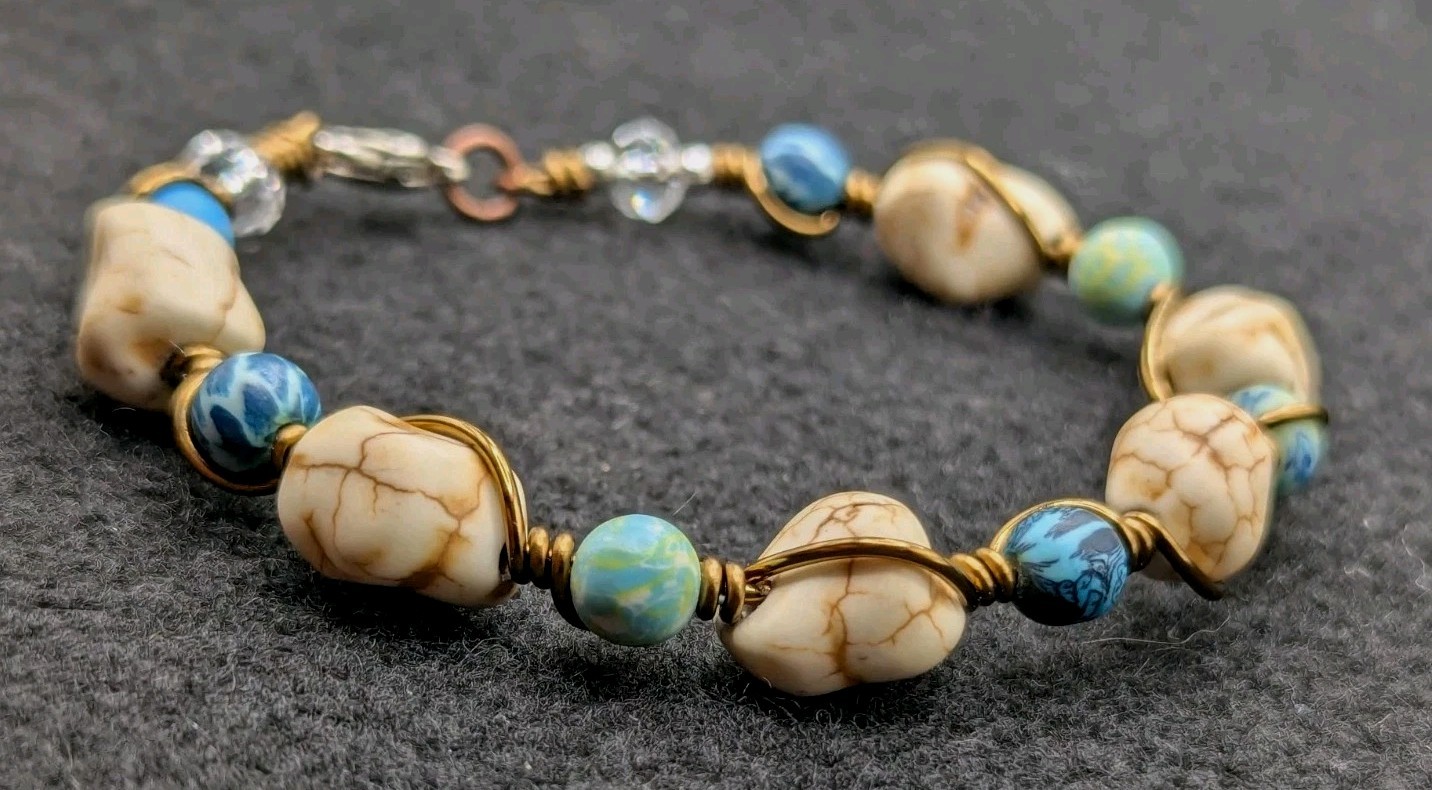 Women’s Stylish Mix White Blue Beaded Wire Wrapped Bracelet (16cm) S Wrist