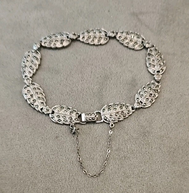 Vintage Signed B.B. Sterling Leaf Design Bracelet with Marcasite Stones 7 5/8″