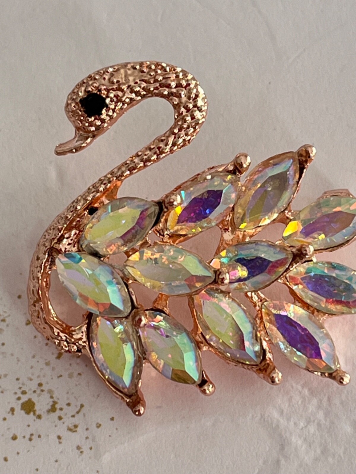 Beautiful Swan brooch measure approx 40mm in width Costume jewellery