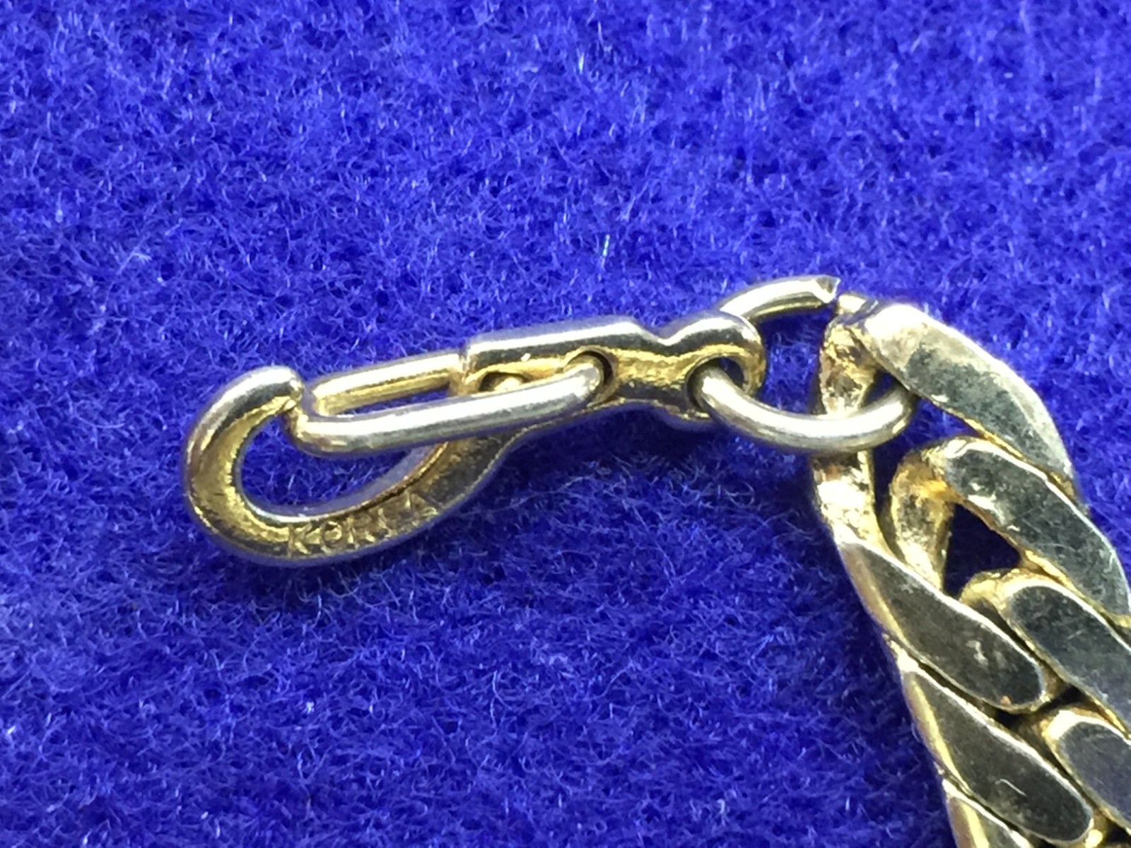 Beautiful Vintage Korea 14 Karat Gold Plate Herringbone Bracelet 7″!