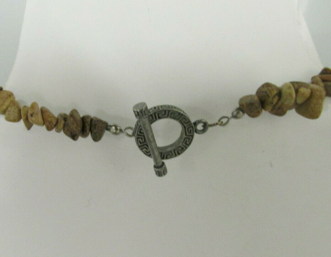 NATURAL STONE RED BLACK BEADS & CHIPS 10 1/2″ LONG TOGGLE CLASP NECKLACE