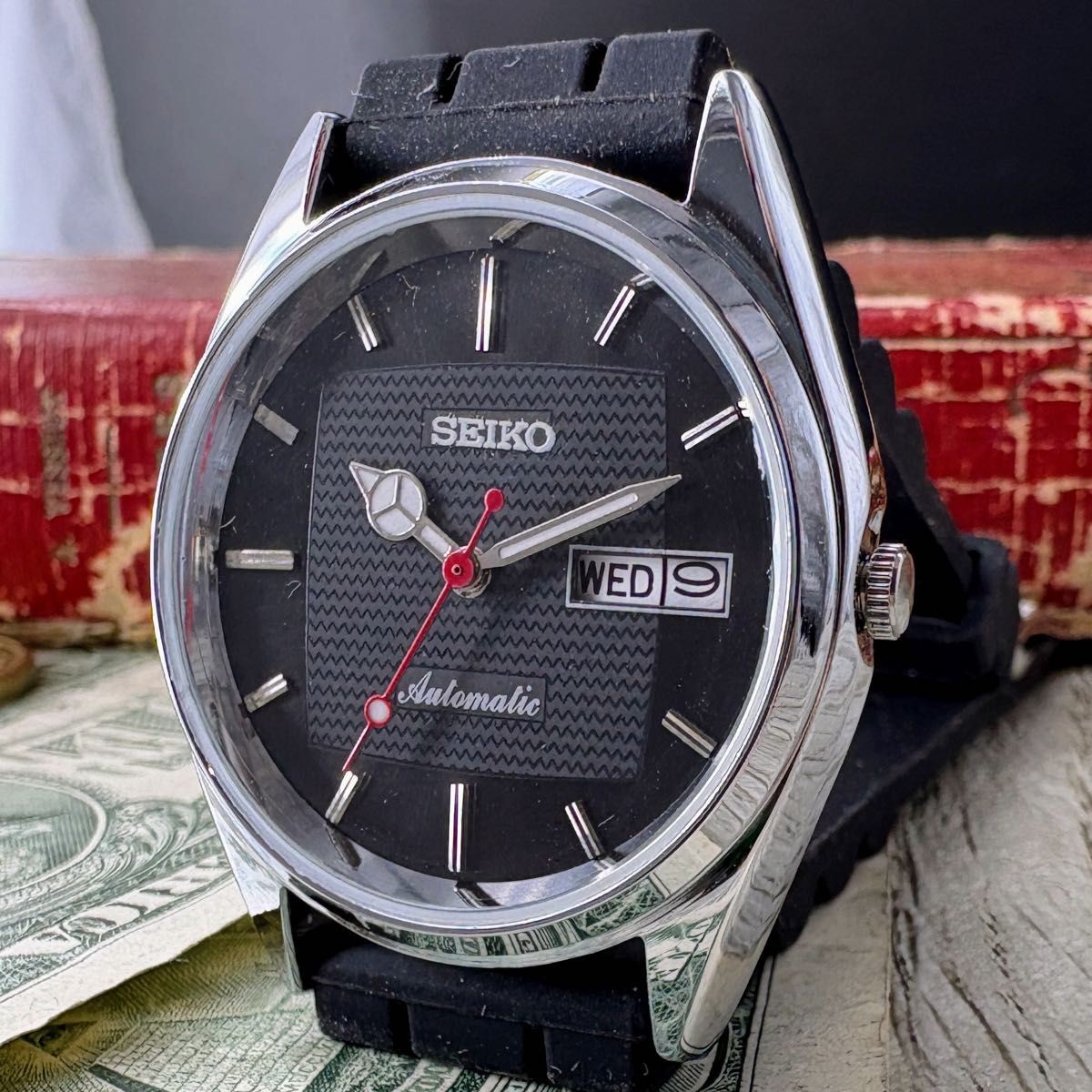 Seiko Vintage Automatic Men’s Watch Black Dial Day Date Skeleton Back Japan