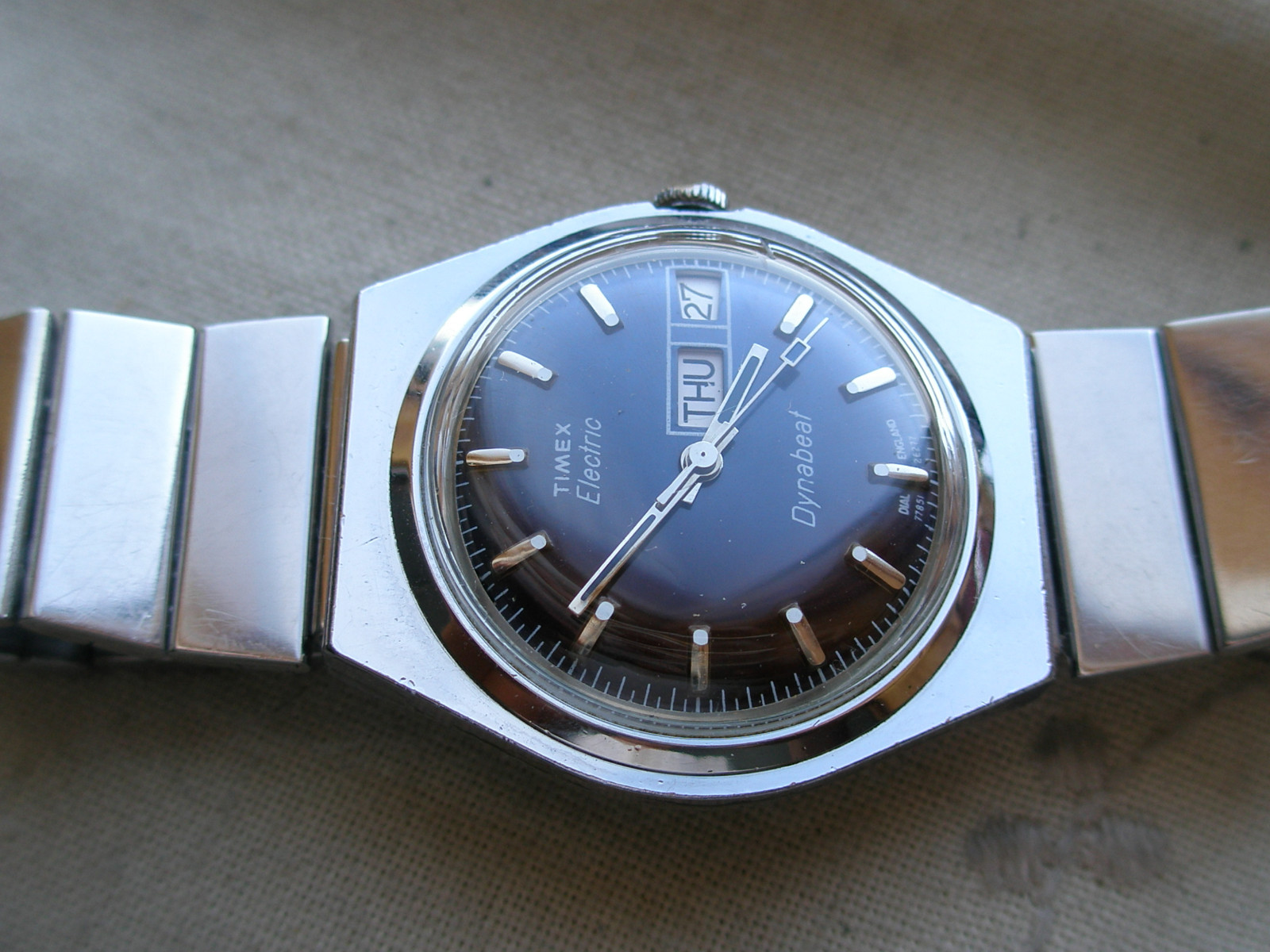 LARGE VINTAGE 1968 TIMEX ELECTRIC DYNABEAT, CHROME/SS, NEEDS HELP.