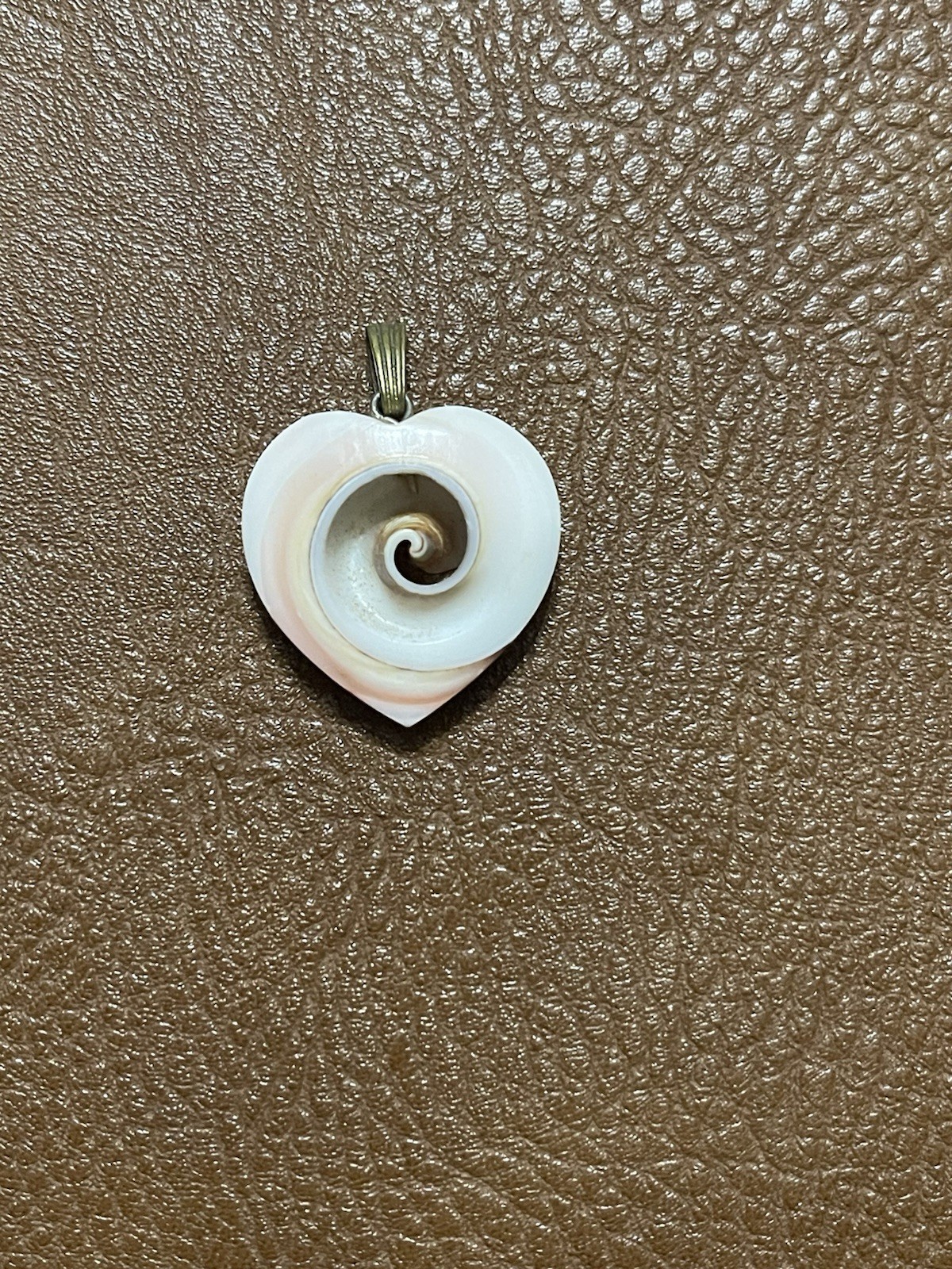 Heart-shaped natural seashell pendant