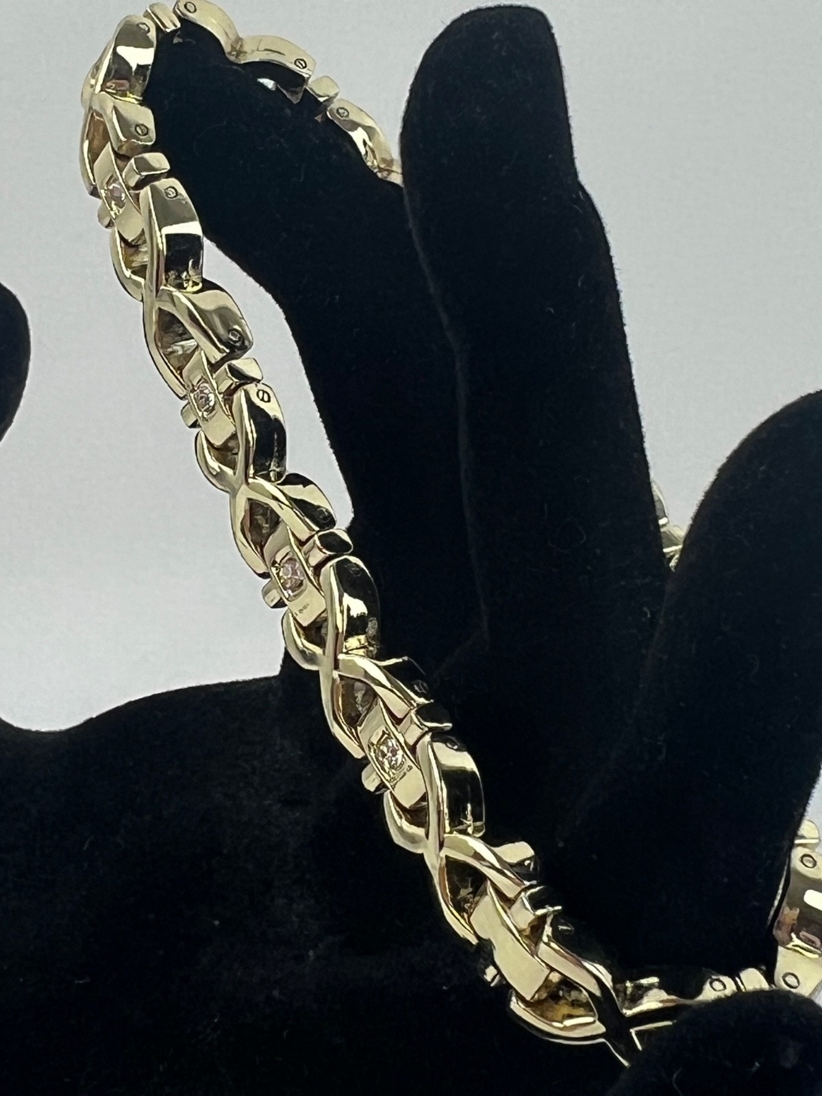 Fashion Gold Tone Rhinestone Link Bracelet 7.5″ Length Fold Over Clasp