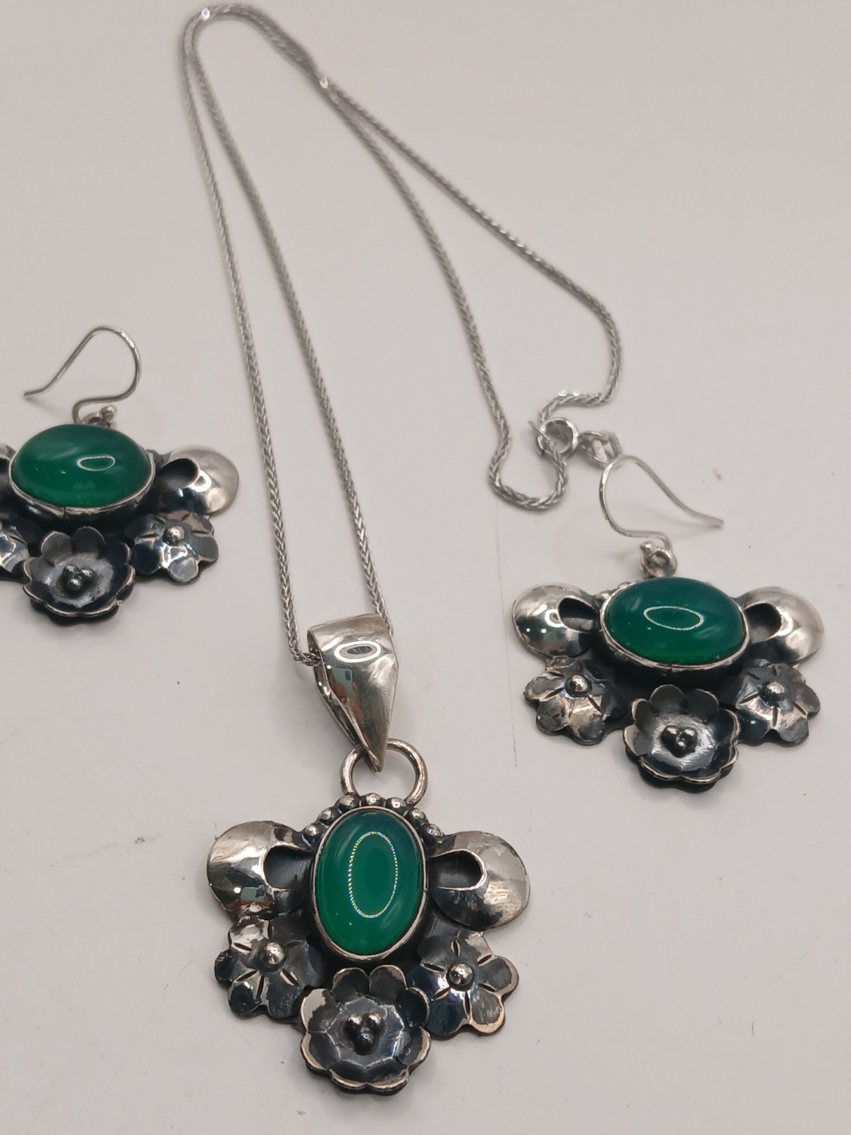 Sterling Silver 950 Green Chalcedony Floral Jewelry Set Necklace & Earrings