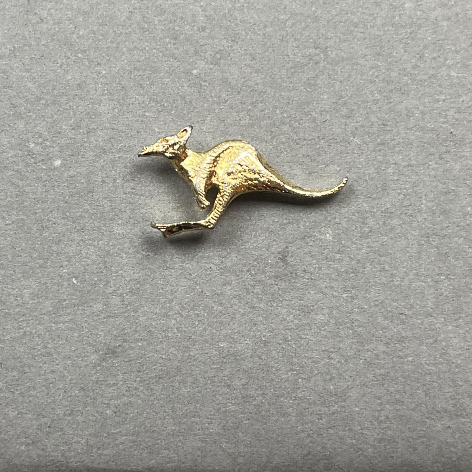 Vtg Gold Tone Kangaroo Lapel Hat Bag Jacket Pin Signed Korea