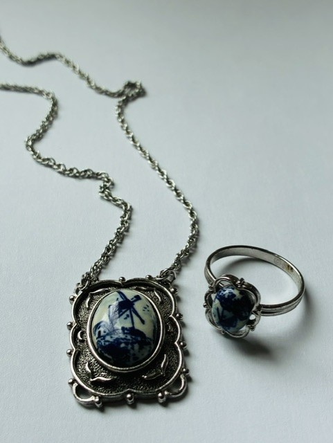 339–Sarah Coventry Blue White Delft Dutch Windmill Pendant Necklace & Ring