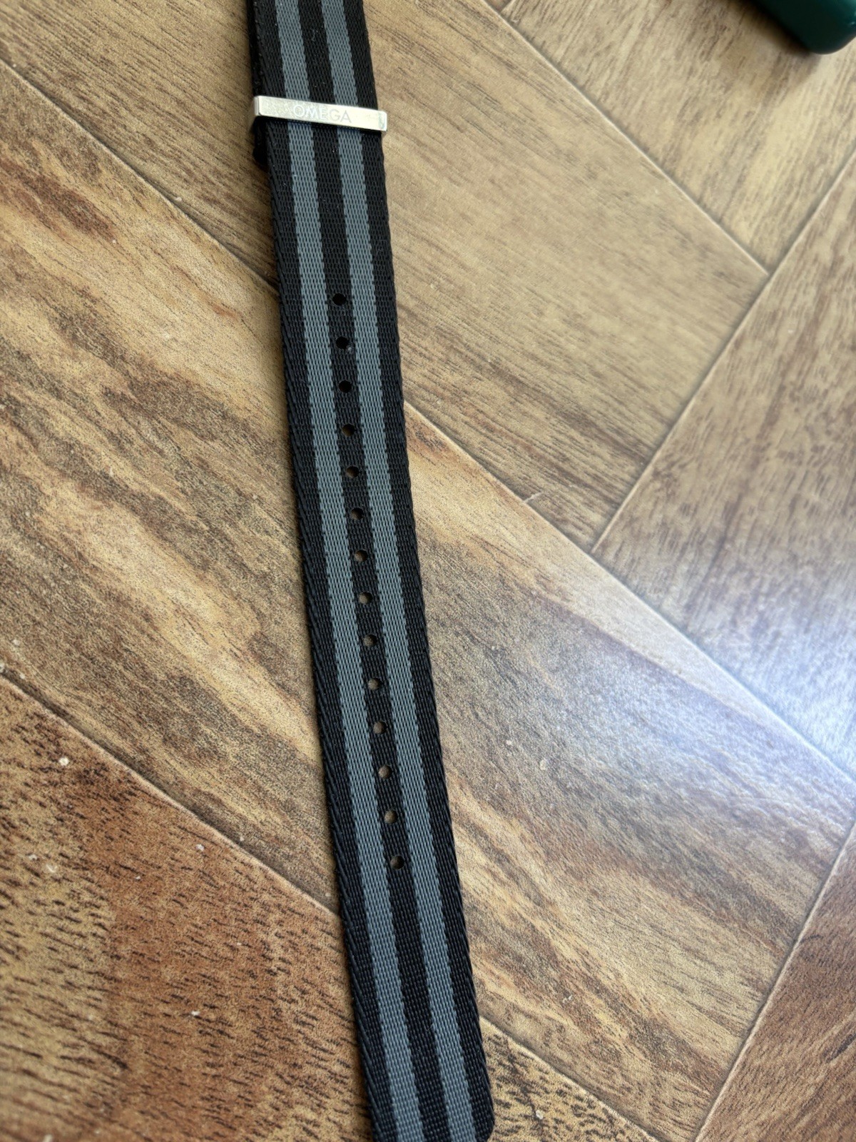 OMEGA Nylon Black and Gray – Band NATO strap