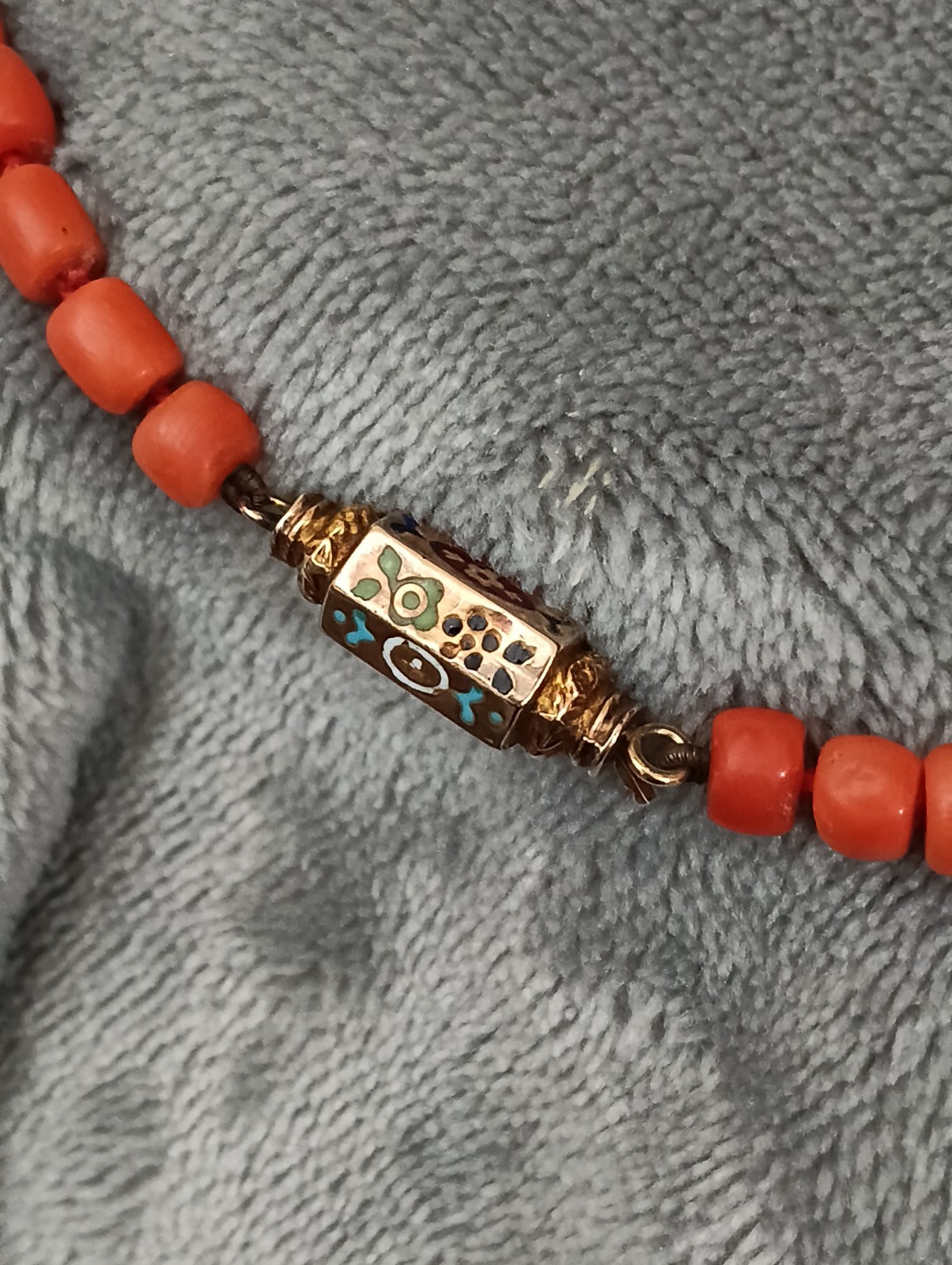 Antique Sciacca Coral Barrel Necklace with Susta in 12kt Gold Enamel