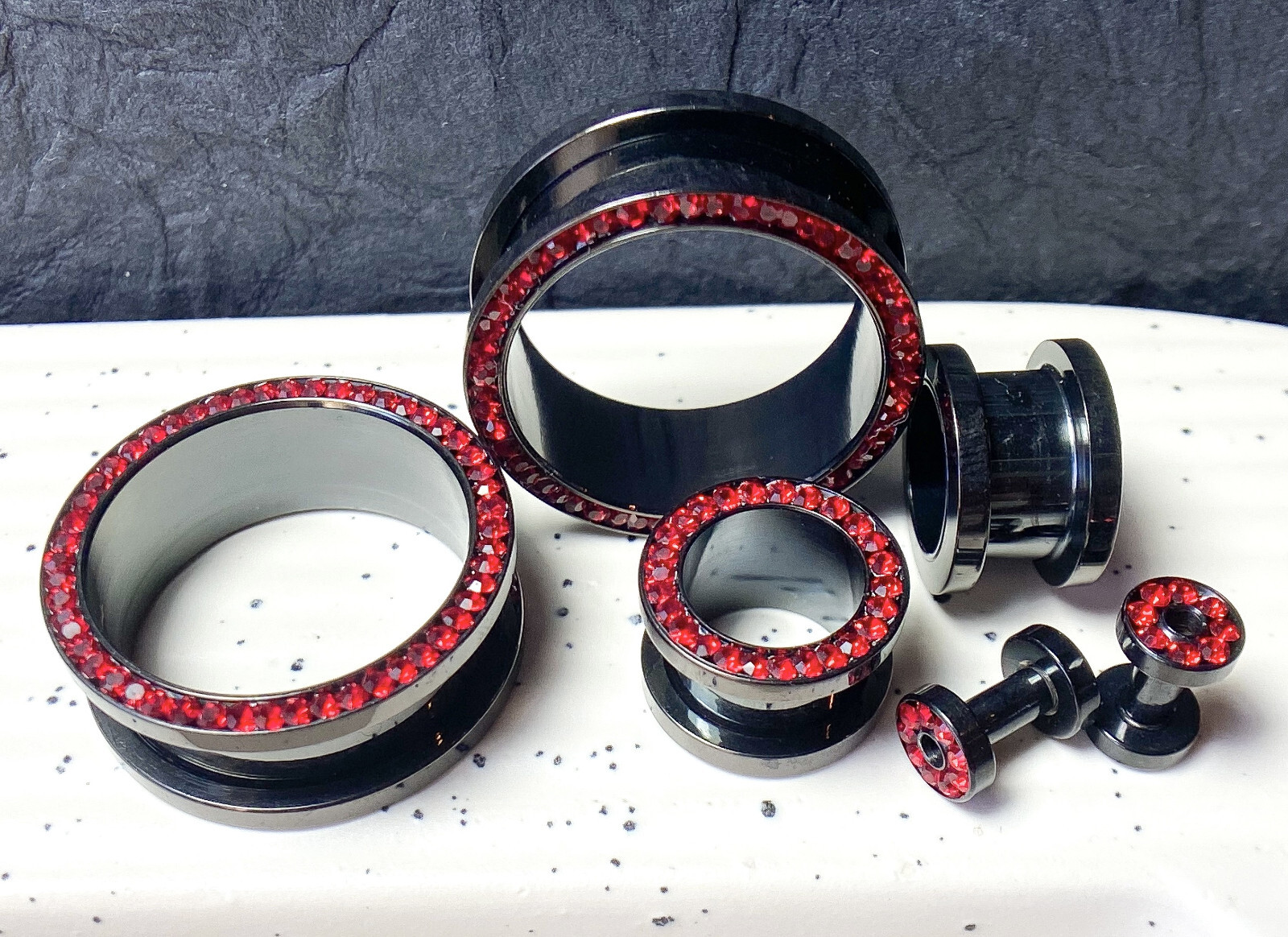 PAIR Red Gem Rimmed Screw Fit Tunnels Black Titanium Steel Plugs Earlets Gauges