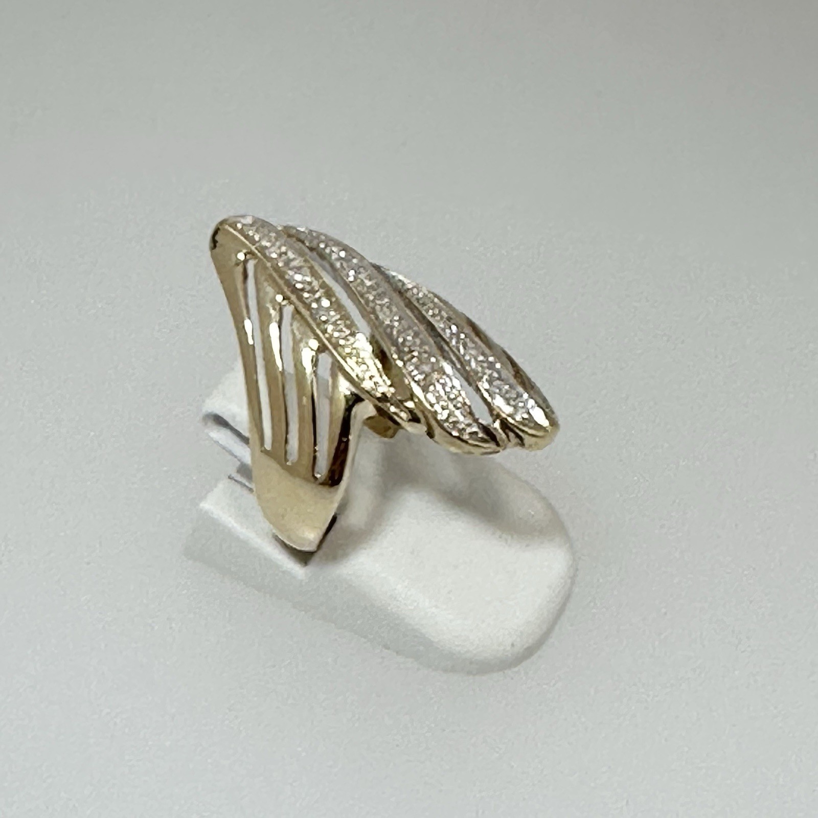 9k Yellow and White Gold Diamond Dress Ring