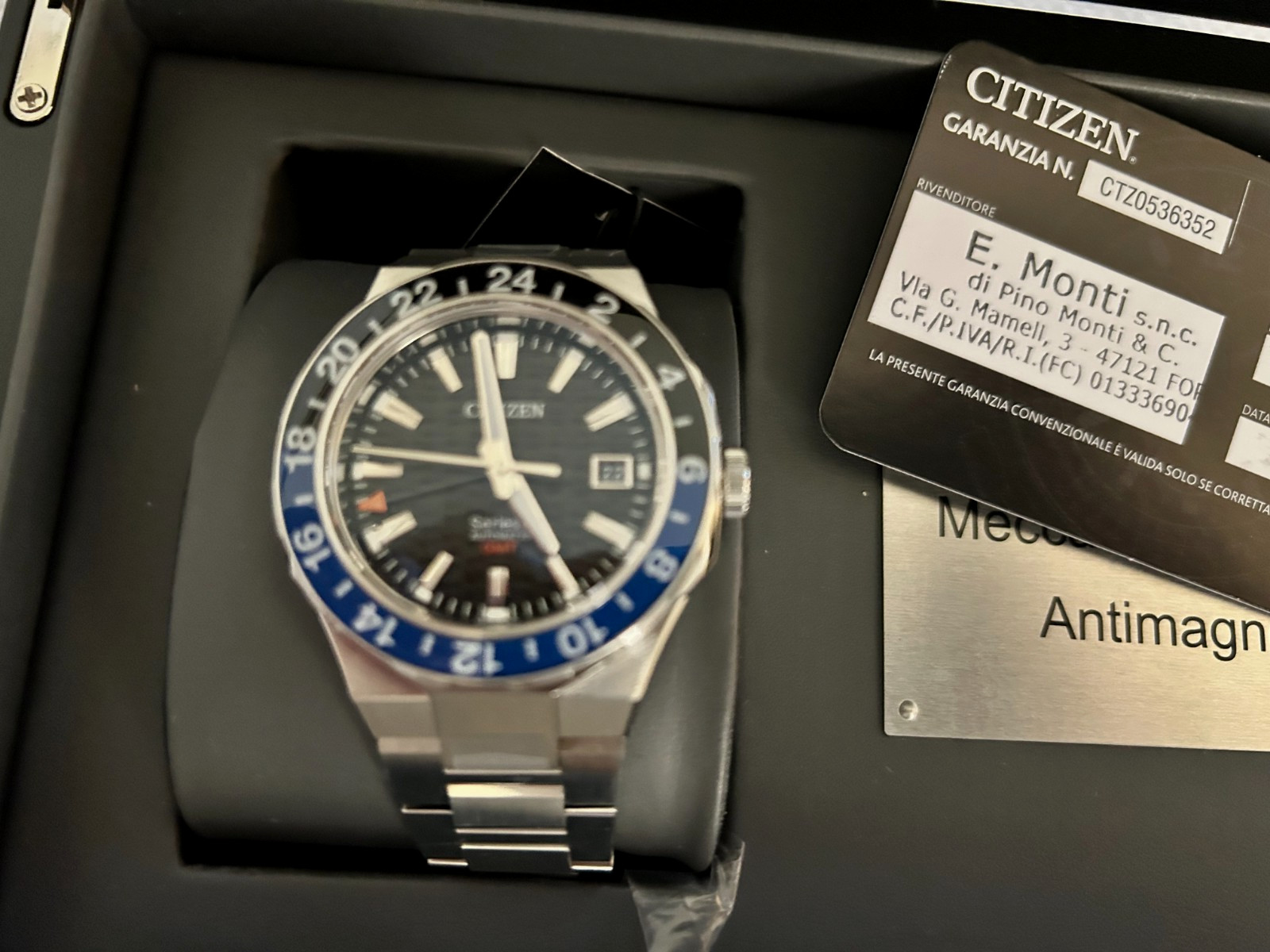 Citizen Watch 880 Series 8 GMT Blue / Black Bezel Batman NB6031-56E TRUE GMT !!!