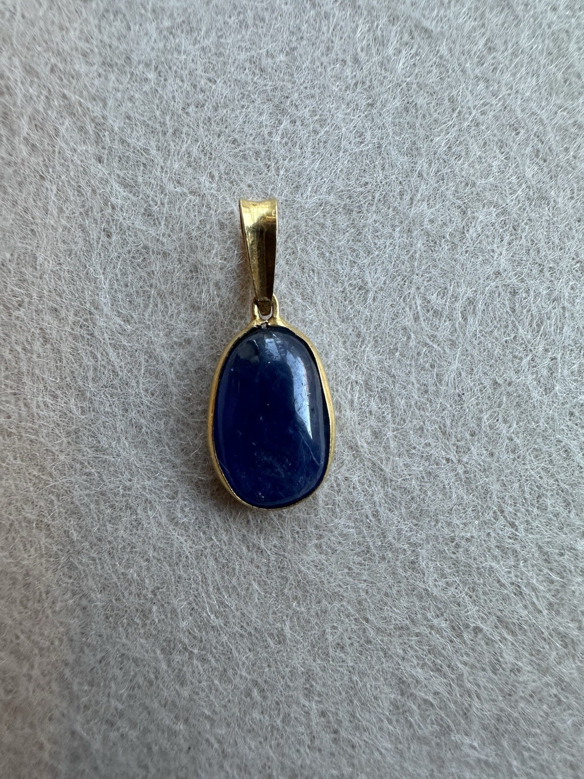 19K Yellow Gold Natural Mogok Sapphire Cabochon Pendant