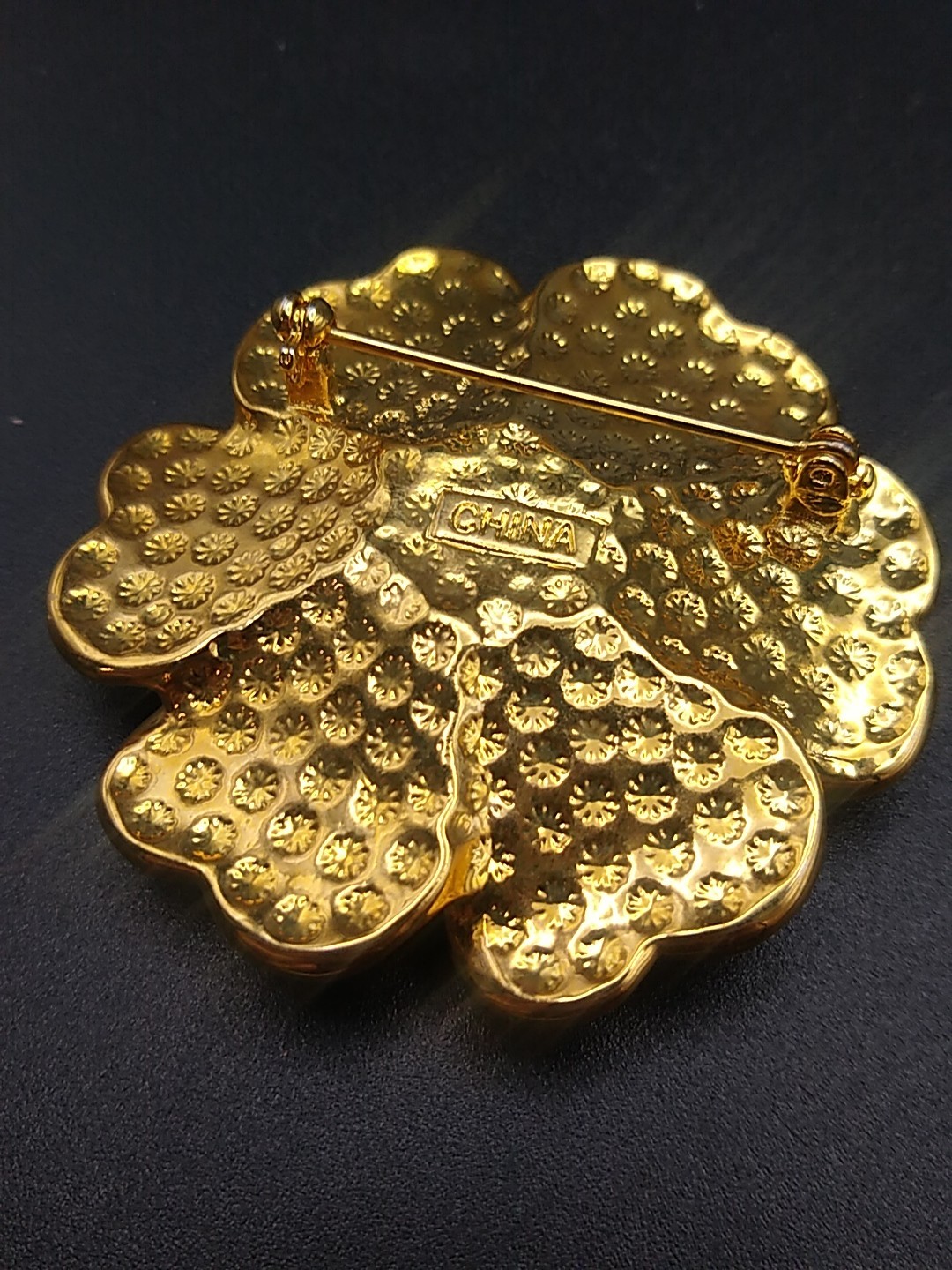 Possible Melania Trump Gold Tone Rhinestone Flower Brooch READ DESCRIPTION