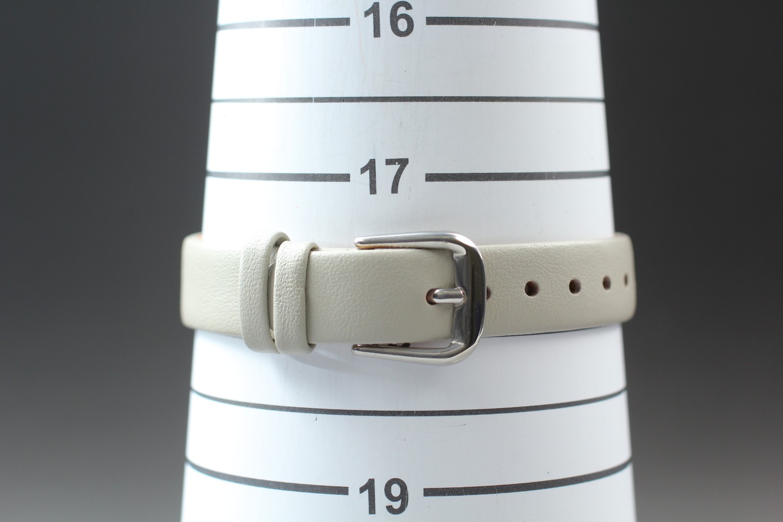 1976 Near MINT OMEGA Geneve 24mm 511.413 Manual White Dial Women’s Watch Vintage