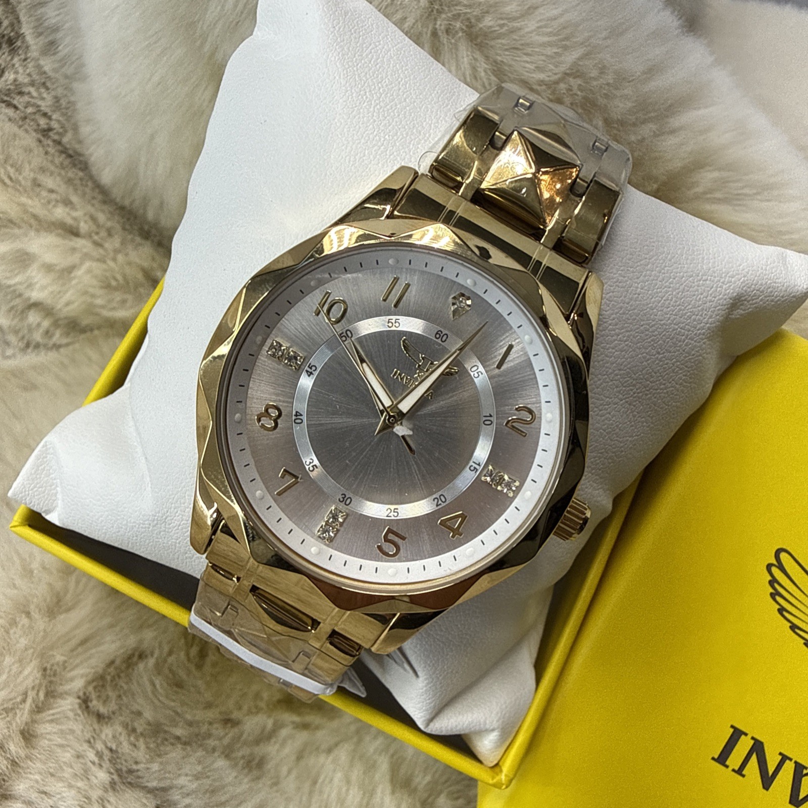 Invicta Specialty 69018 Men’s Quartz Watch – 41 mm