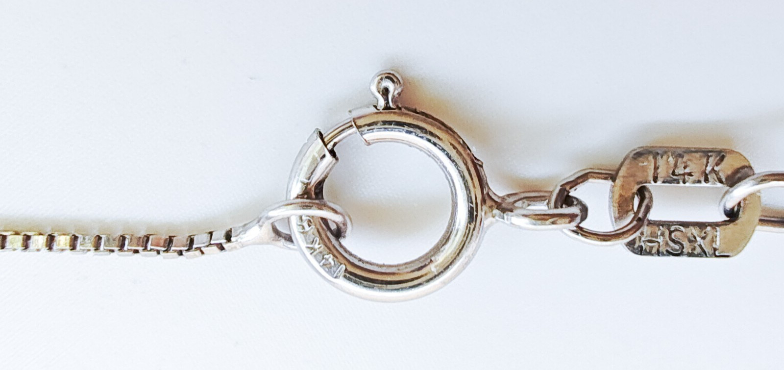 14K White Gold .25 Ct Diamond Drop Pendant Necklace 7‑Stone Bezel 18″ Chain