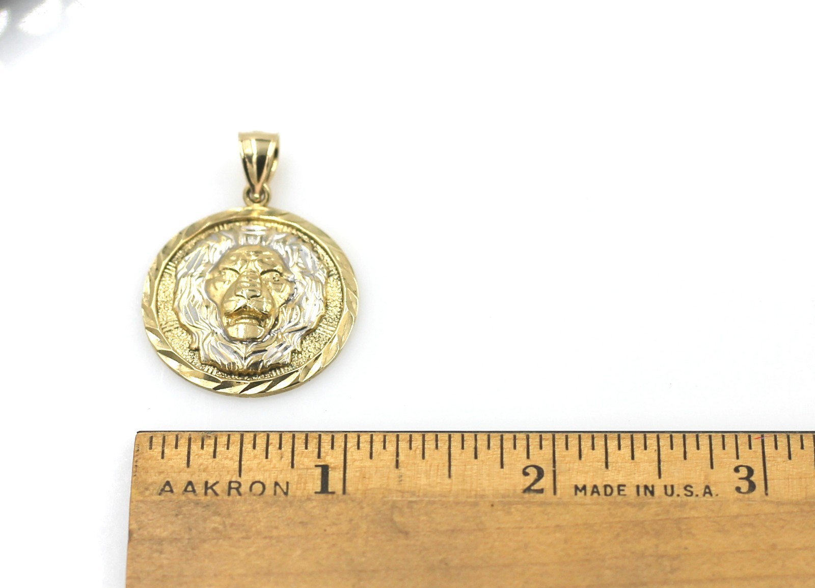 10k Two-Tone Gold Round Lion Head Diamond-Cut Medallion Pendant Charm LEO 3.9g