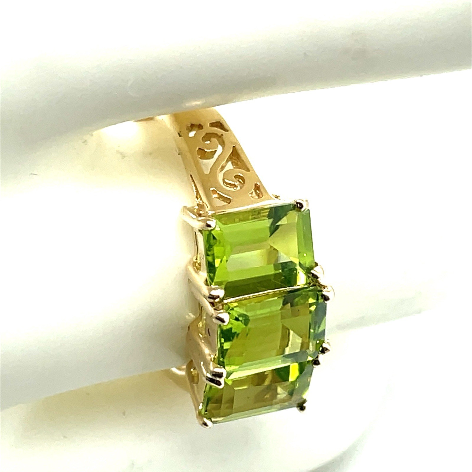 14k Yellow Gold 3 Emerald Cut 3.25 Cts Peridot Filigree Ring Size 7 – 3.2 Grams