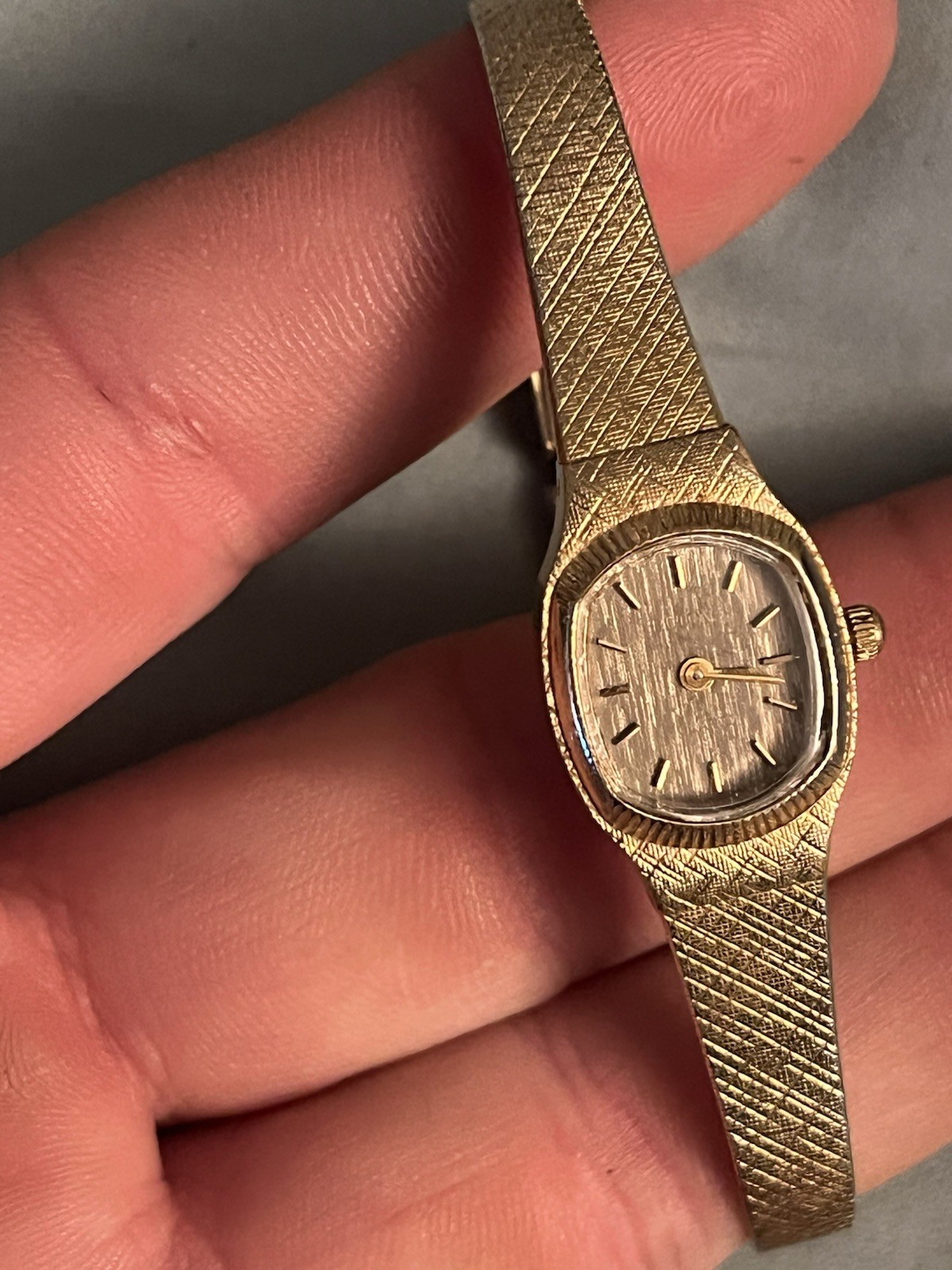 Vintage 1983 Bulova Ladies Gold Tone Goddess Of Time Watch Women’s