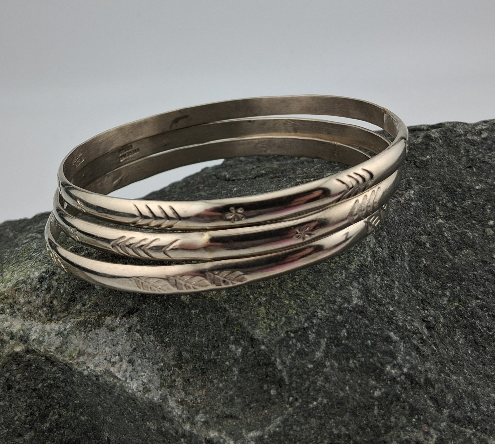 Lot of 3 Vintage Mexican Sterling Silver 5mm Etched Bangle Bracelets 37.44g 8″
