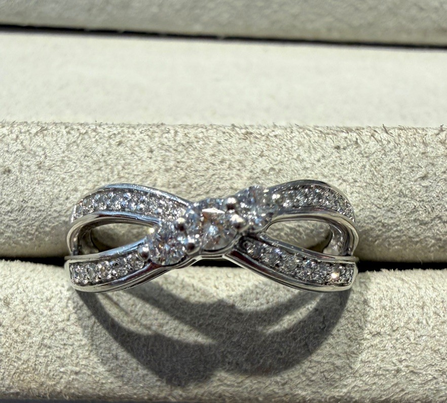 Ribbon Style 10K White Gold Ring with Diamonds Used Good Condition Size 7