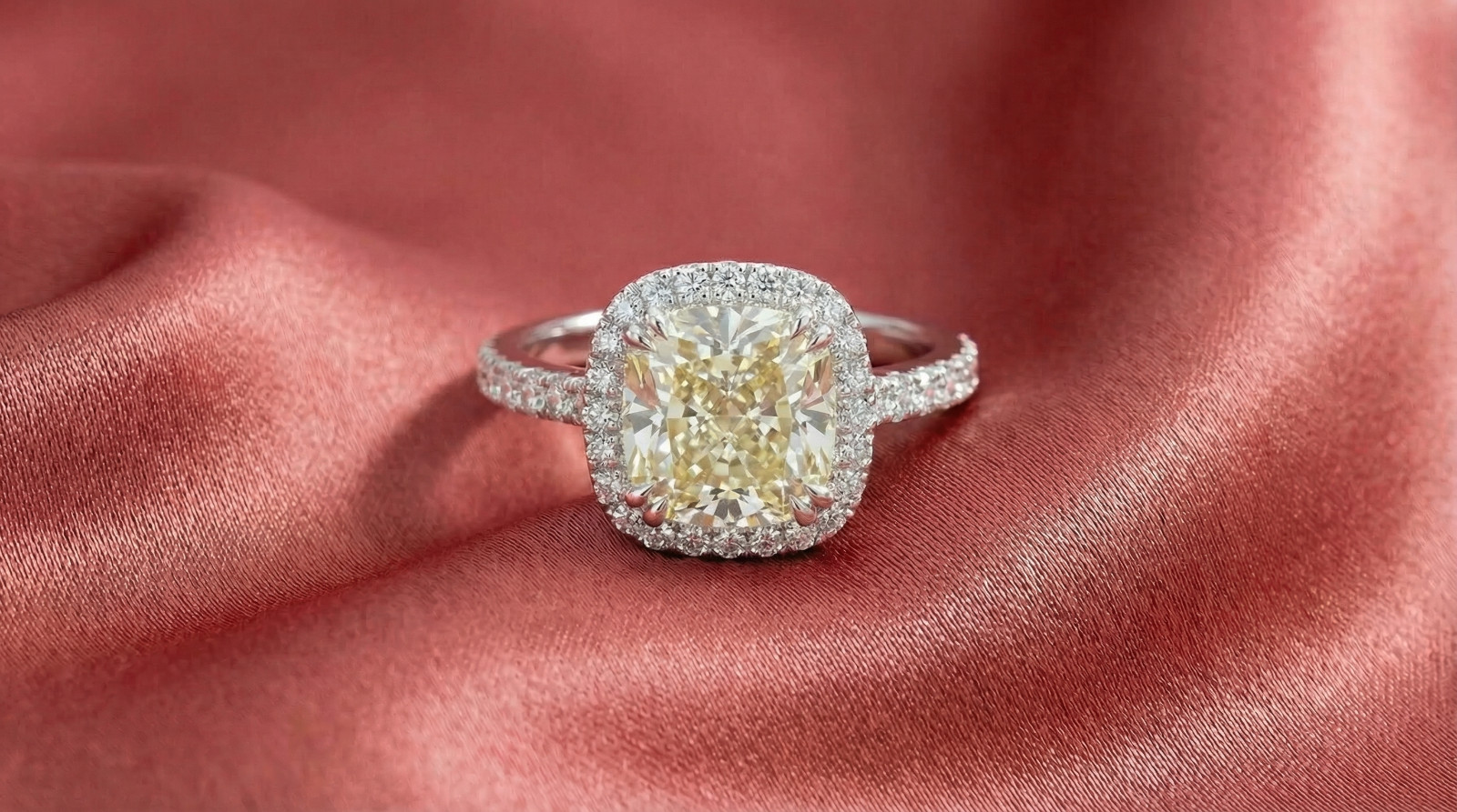 Romantic Cushion Cut Light Yellow Moissanite Halo Ring Sparkling Engagement Gift