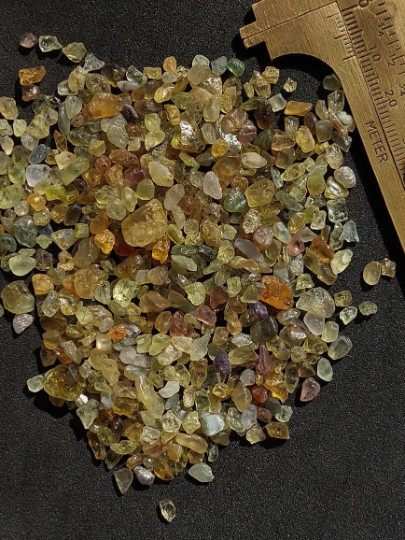 50 Piece Natural Chrysoberyl Raw Material Mix Chrysoberyl Rough 3 to 6 Mm