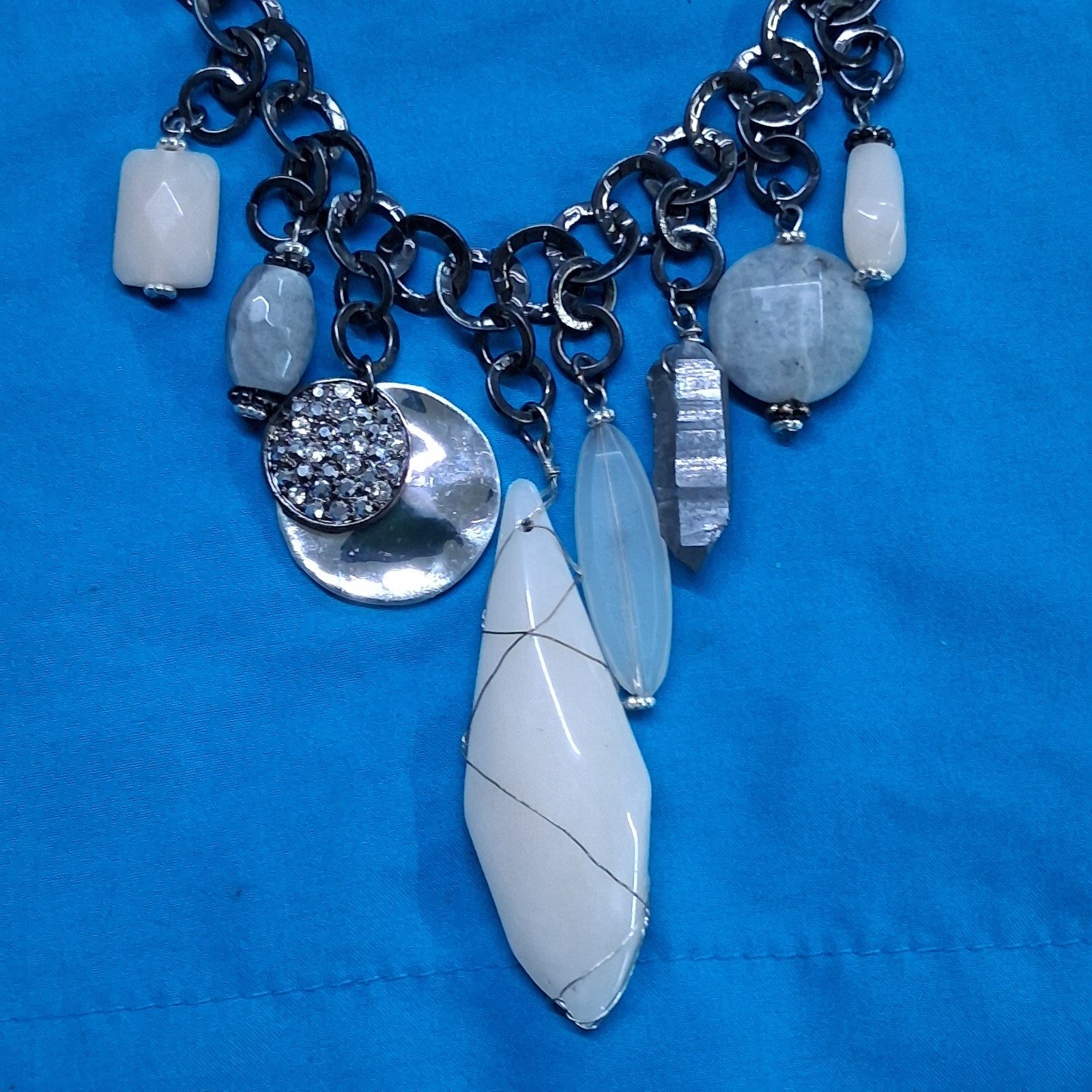Chico’s Dangling Chandelier Pendants Faceted Bead Lobster Clasp Necklace
