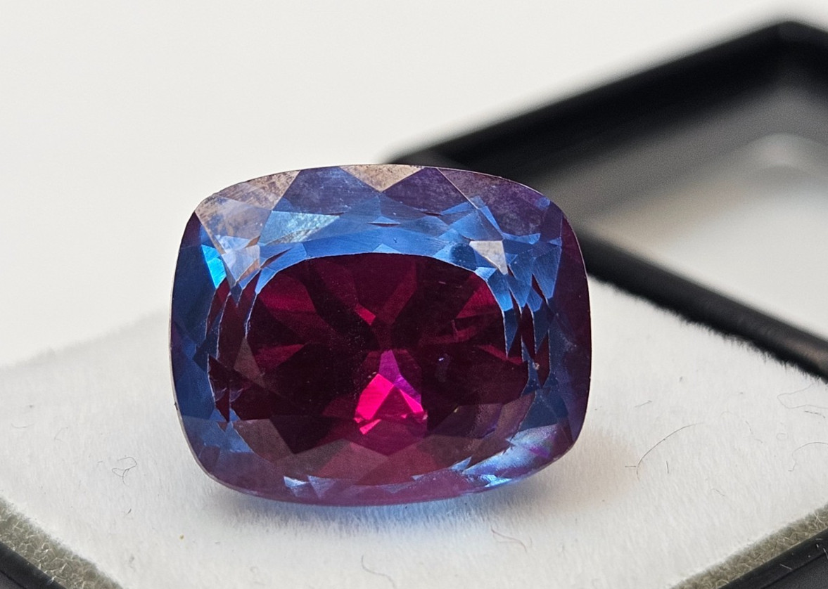 Cushion Cut 12+ Ct Pitambari Sapphire Certified Natural Gemstone For Jewellery