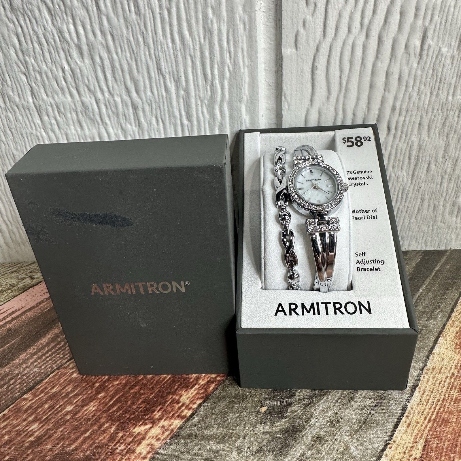 WOMEN’S STAINLESS STEEL WATCH ARMITRON 75/5381MPSVST WITH BRACELET.