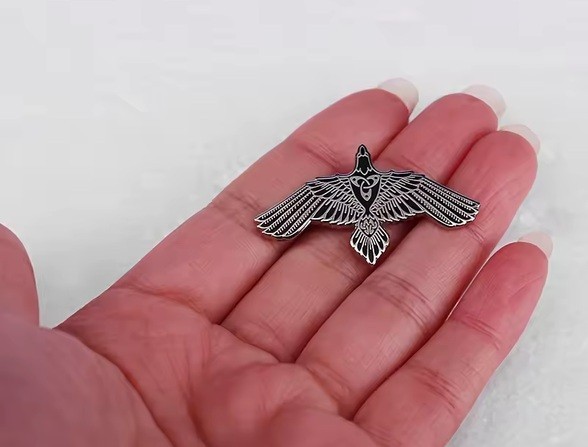 Flying Bird Celtic Knot Enamel Pin Viking Raven Badge Black Silver 4×2.5cm