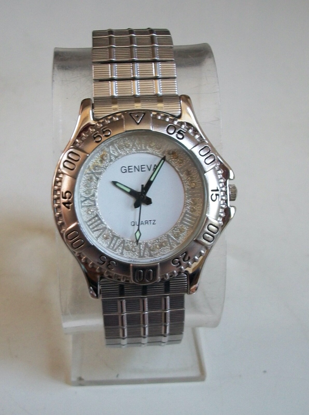 Men’s dress up or casual stretch band silver finish fashion wrist watch