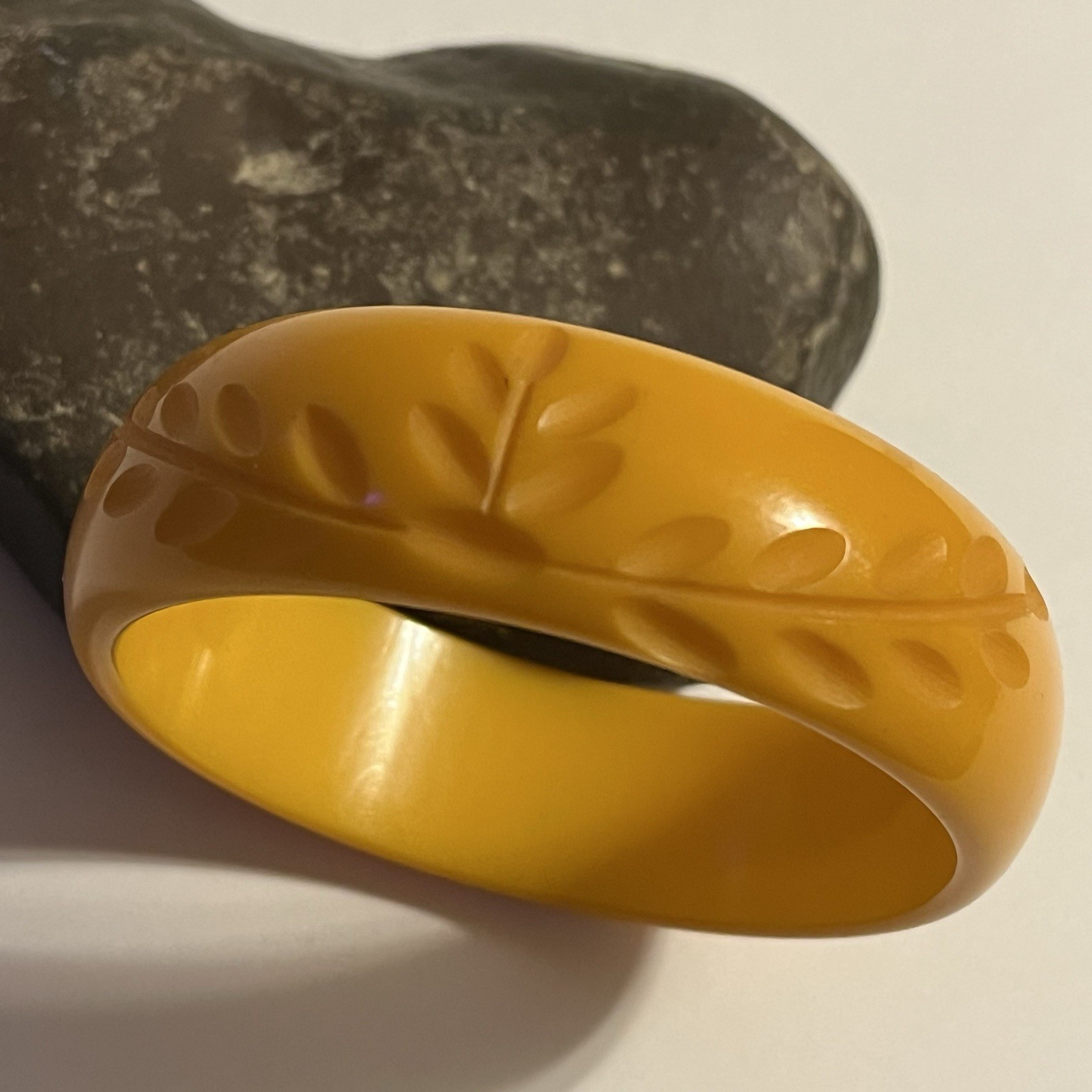 Vintage Carved Egg Yolk Butterscotch Bakelite Bangle Bracelet 3/4″ W TESTED