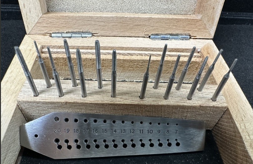 15 Pcs. German Type Micro Tap & Die Set Screw Plate 0 To 14 in Wooden Box Tools
