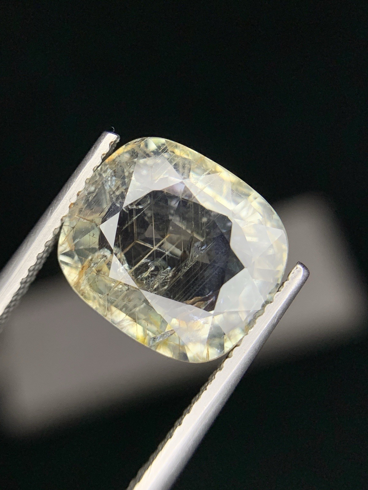 No Heat Stunning 8.3 carats Sapphire from Africa 12.3×10.8×5.8mm Cushion Cut