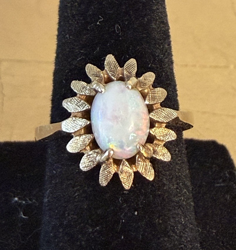 Vintage 14k Opal Ring Surrounded By Gold Leaves