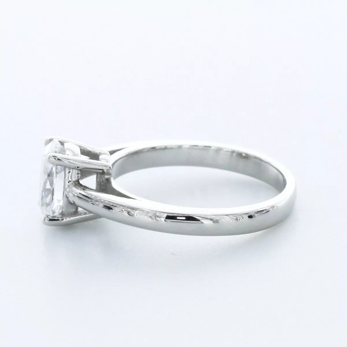Solitaire Engagement Ring Platinum Classic 1.04 CT Oval Lab-Grown Diamond E VS1