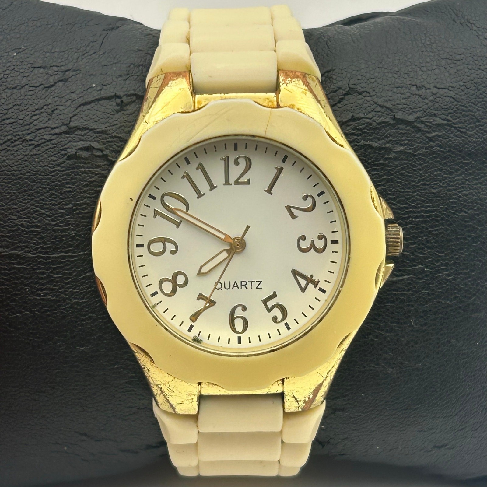 Accutime Watch Corp Women’s Casual Watch White Silicon Band New Battery