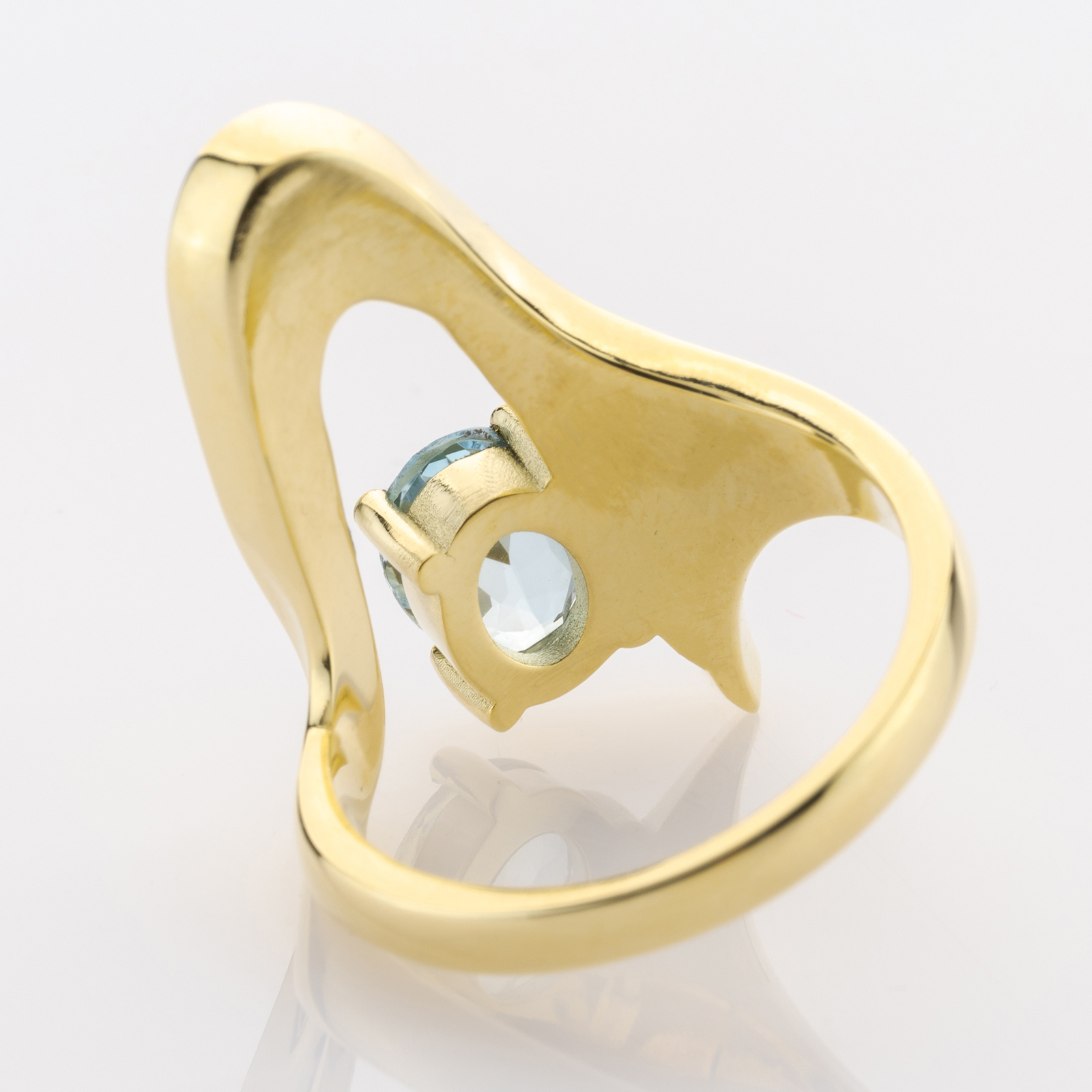 14k gold ring with an aquamarine