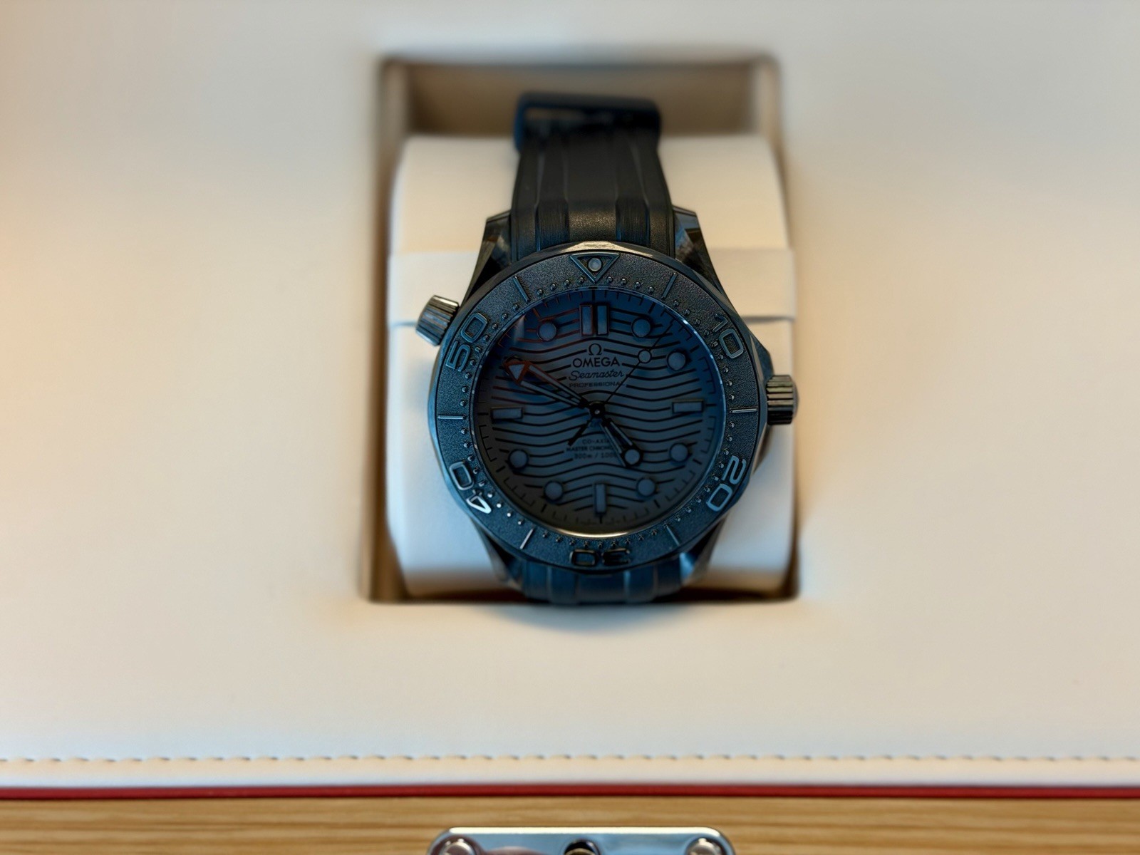 MINT!! Omega Seamaster Diver 300M Black Black Men’s Watch 210.92.44.20.01.003