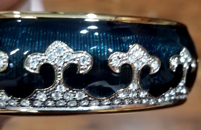 Bejeweled cuff bracelet with Blue enamel and Gold tone metal Mint condition