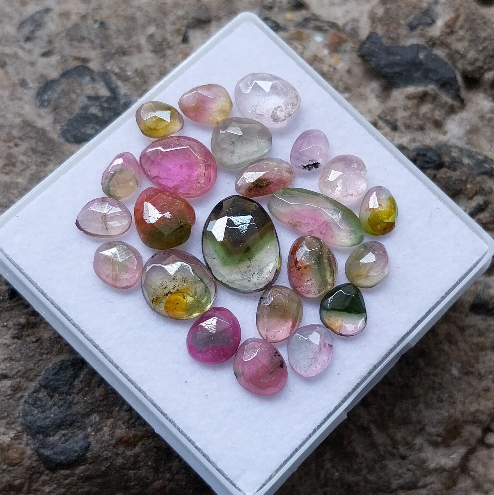 17.5Ct 4×5.5-8.5×11.5 MM Natural Watermelon Bi Color Tourmaline Cut 23 Piece Lot