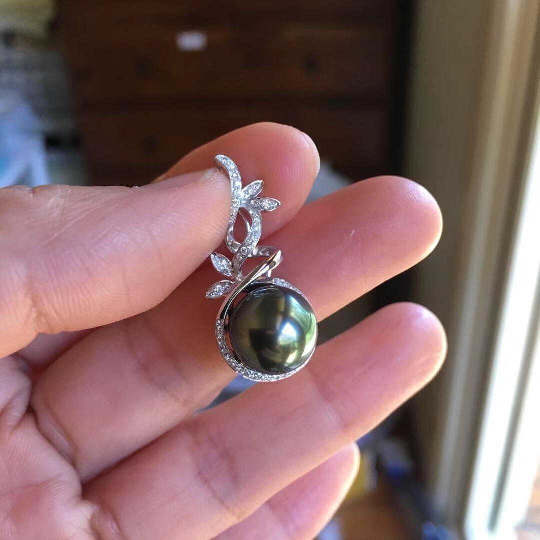 11.1mm Top Luster Peacock Black Tahitian Pearl 0.185cts Diamond 18k Gold Pendant